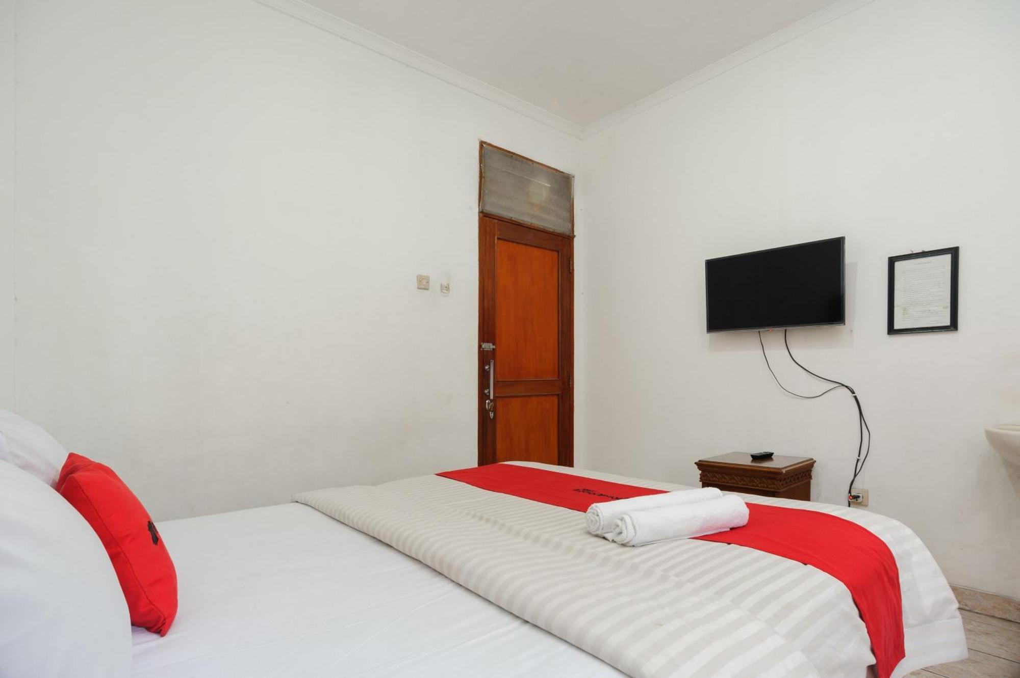Reddoorz Syariah Near Aeon Mall Tanjung Barat Jakarta Exterior photo