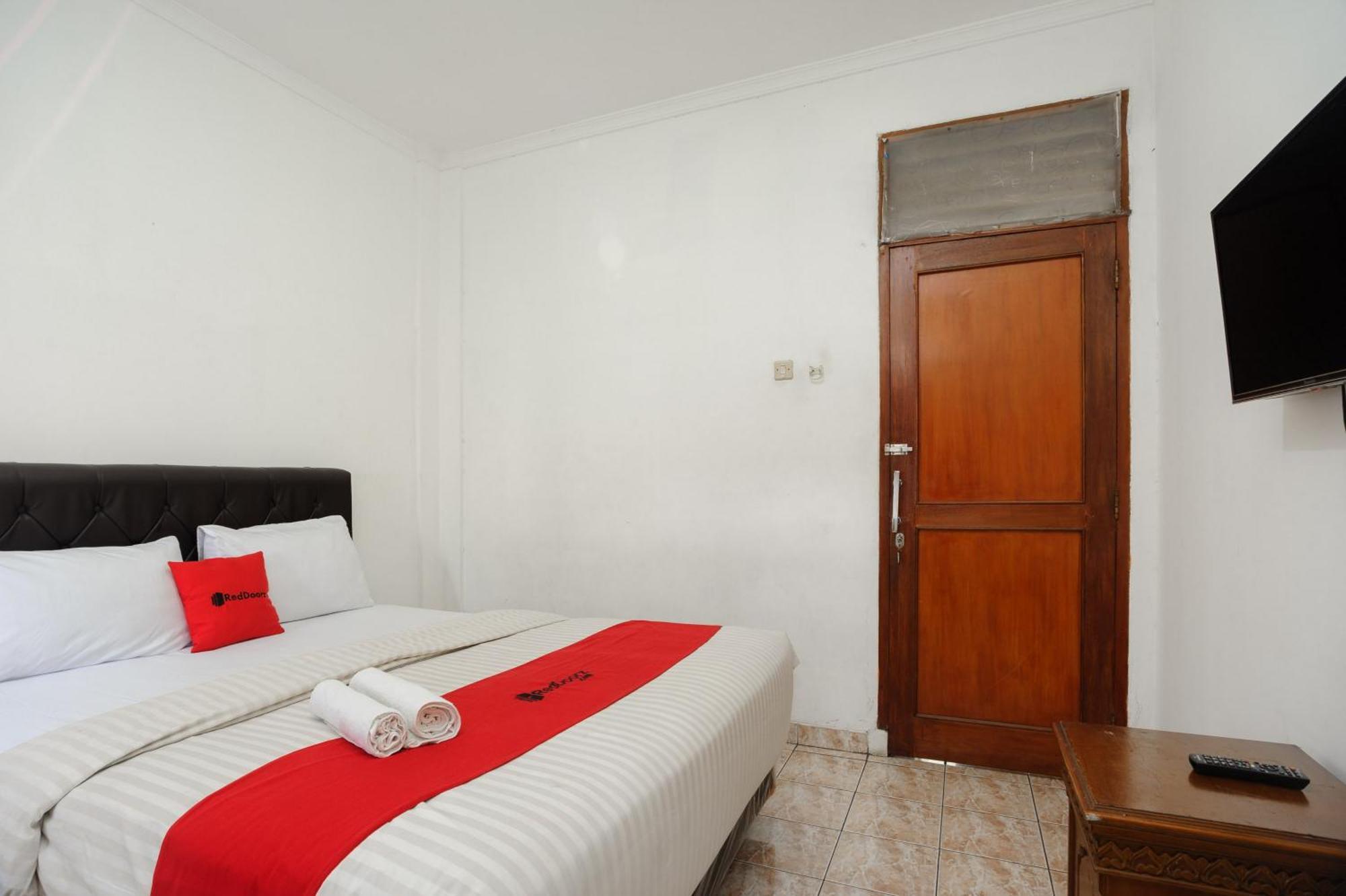Reddoorz Syariah Near Aeon Mall Tanjung Barat Jakarta Exterior photo