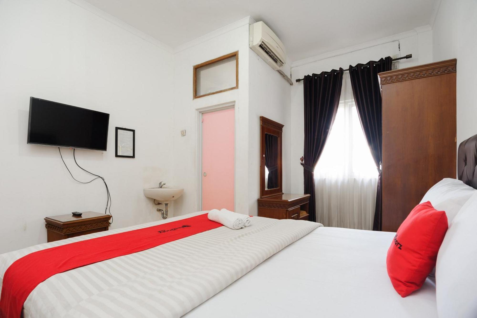 Reddoorz Syariah Near Aeon Mall Tanjung Barat Jakarta Exterior photo
