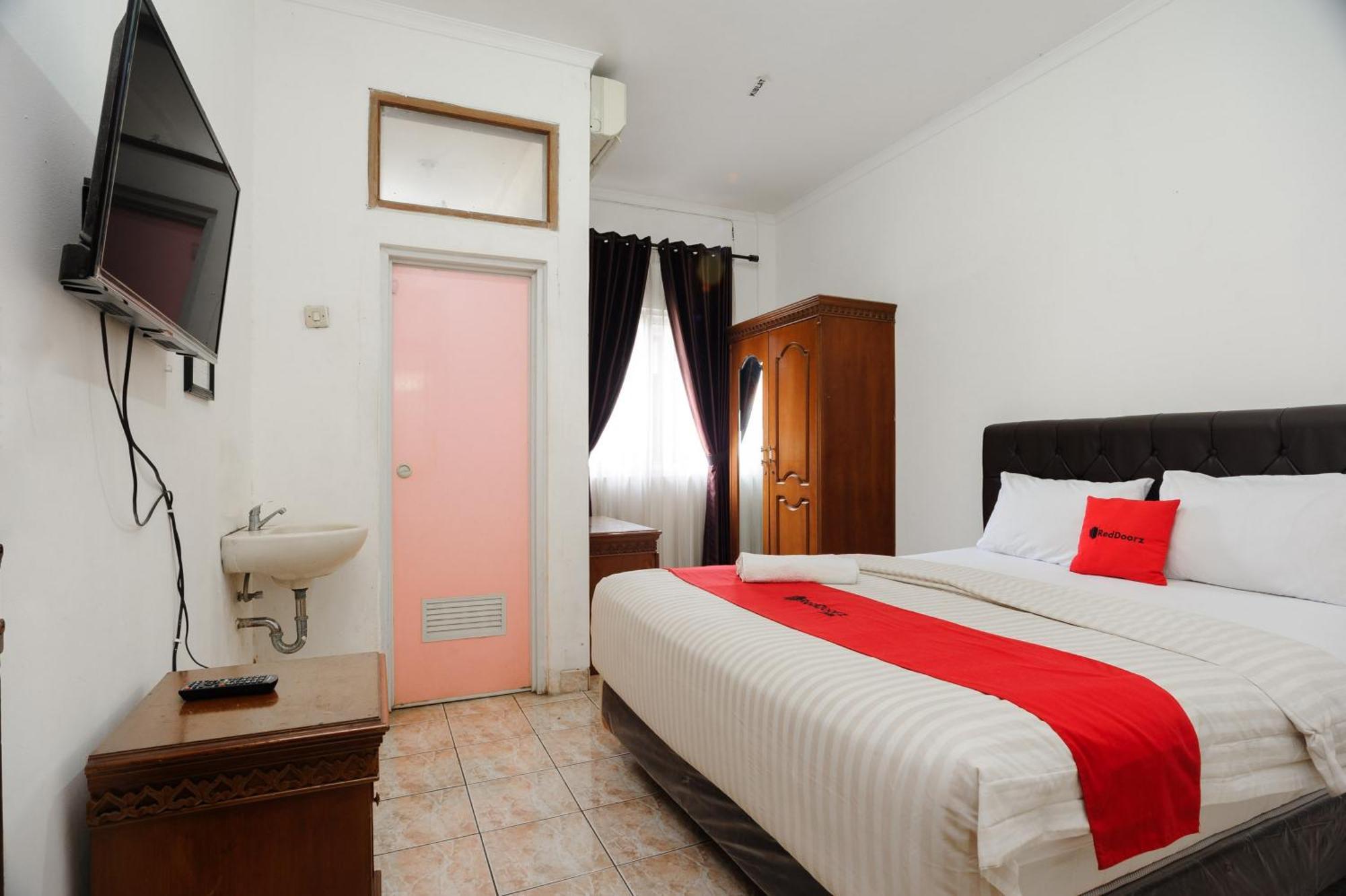 Reddoorz Syariah Near Aeon Mall Tanjung Barat Jakarta Exterior photo