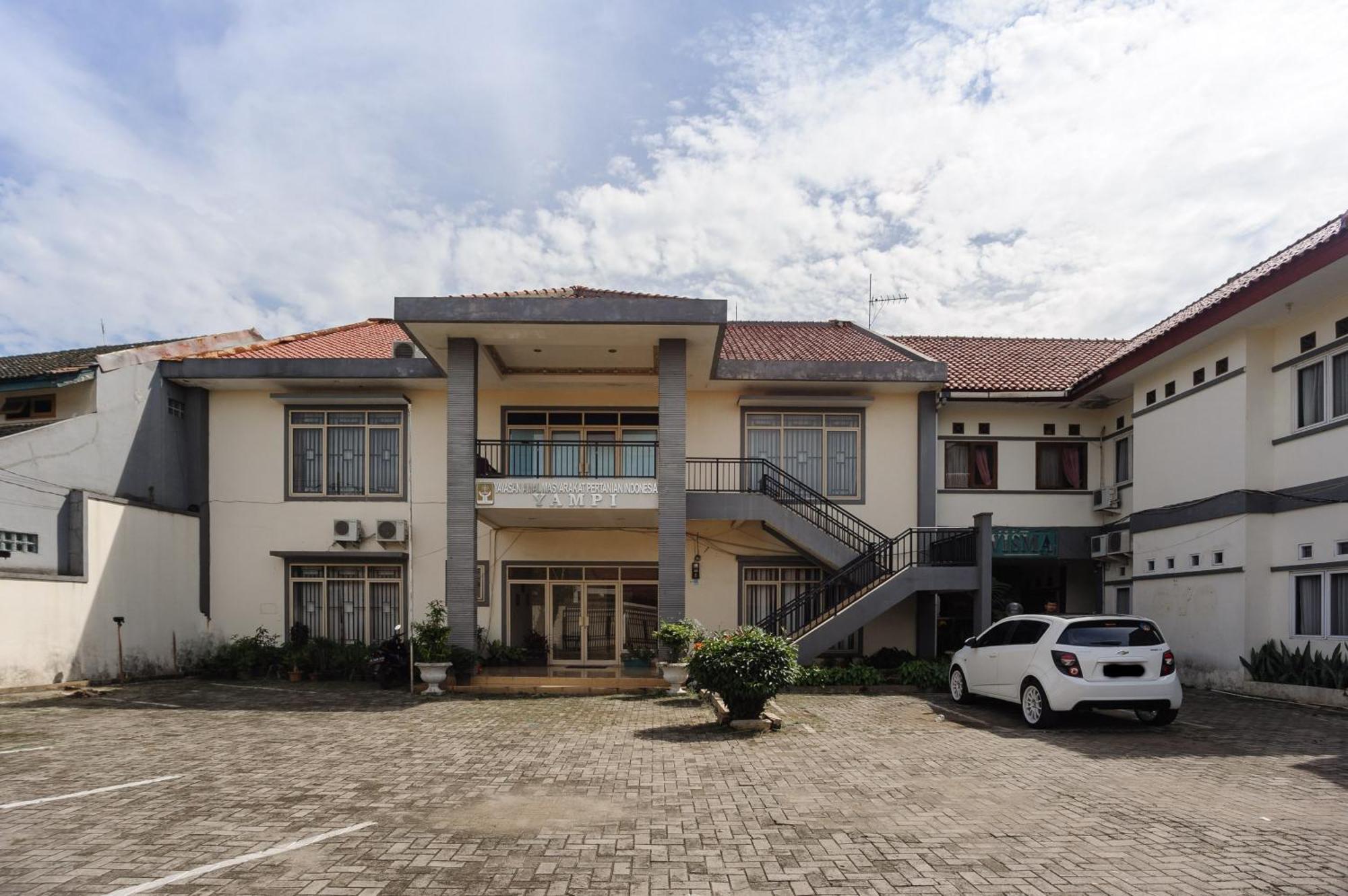 Reddoorz Syariah Near Aeon Mall Tanjung Barat Jakarta Exterior photo