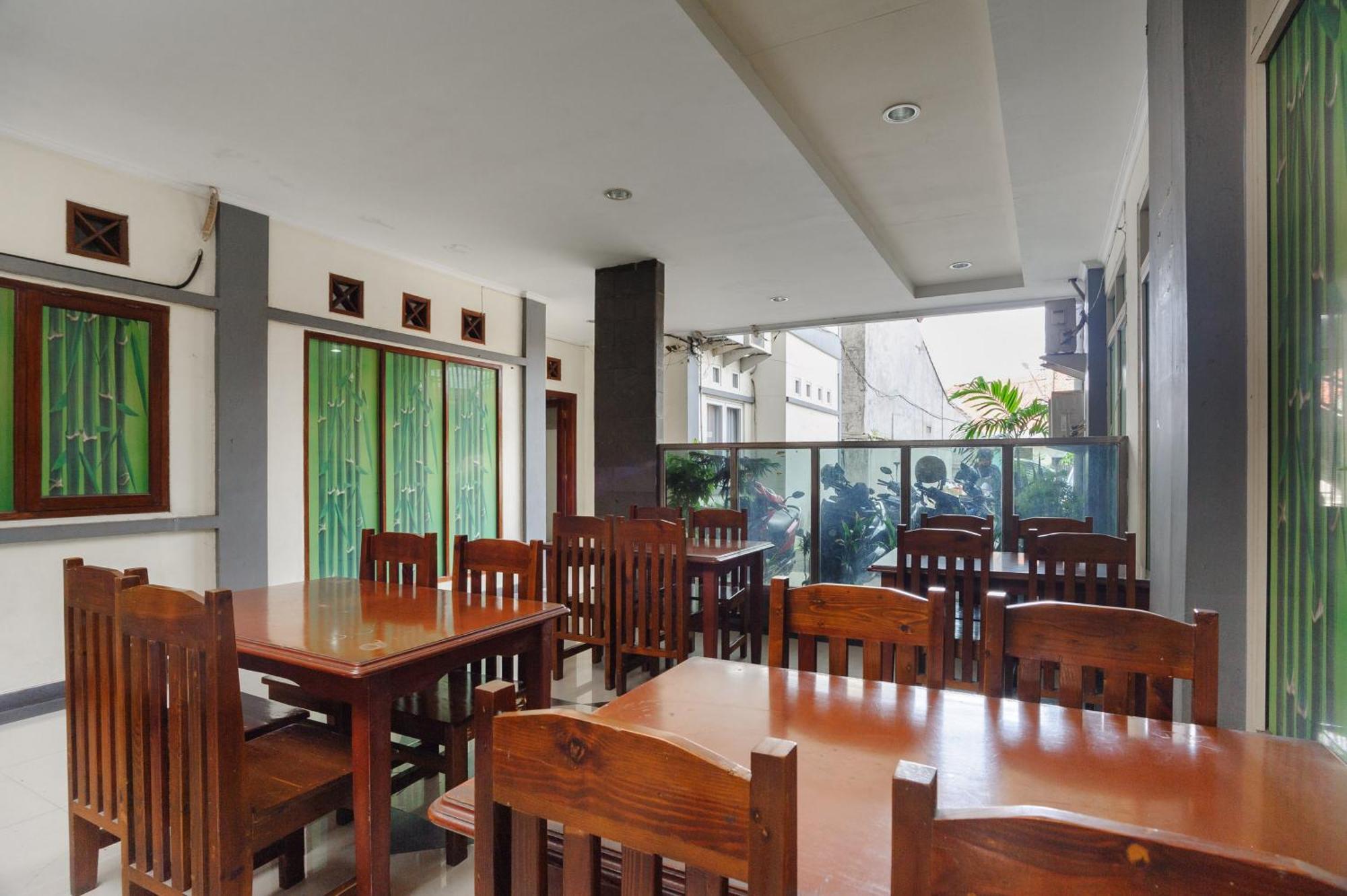 Reddoorz Syariah Near Aeon Mall Tanjung Barat Jakarta Exterior photo